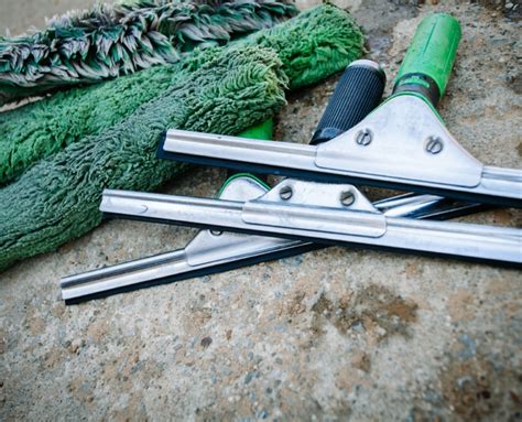 Cleaning Windows Outside 的图像结果