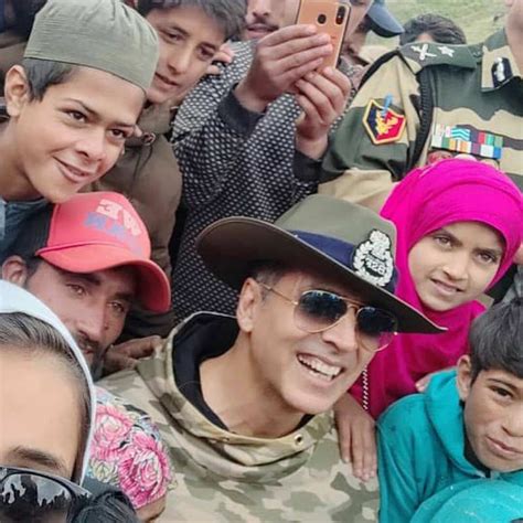 These pictures of Akshay Kumar spending time with BSF personnel you ...