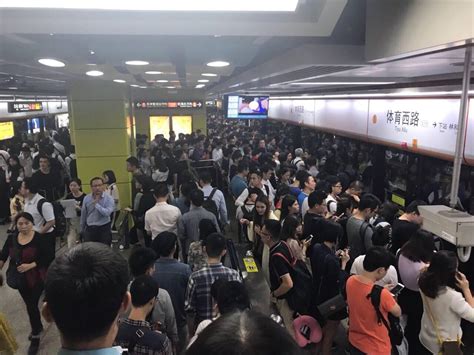 广州地铁三号线拥挤到什么程度？ - 知乎