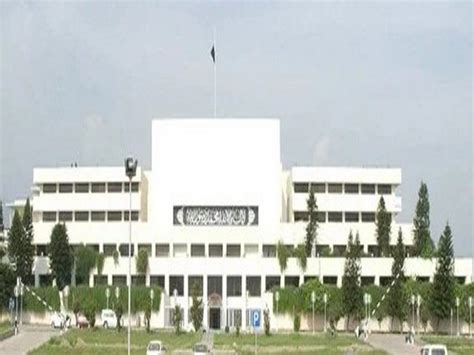 Pakistan Senate to debate resolution to ban social media platforms like ...