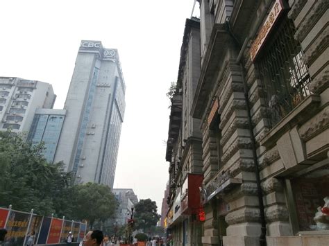 武汉江汉路：被誉为天下第一步行街，外地人必到打卡之地_汉口