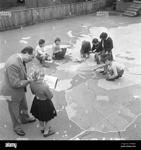 Map of the world 1960 hi-res stock photography and images - Alamy