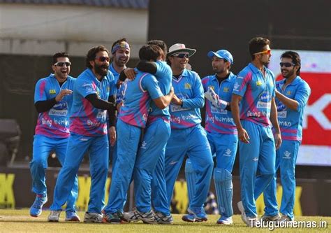 CCL 5 Mumbai Heroes Vs Kerala Strikers Match Photos