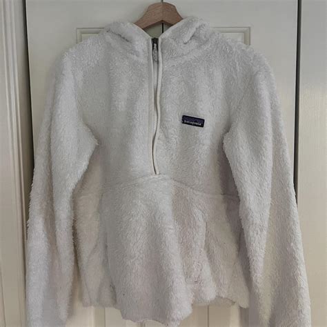 white fluffy patigonia hoodie size medium quarter zip - Depop