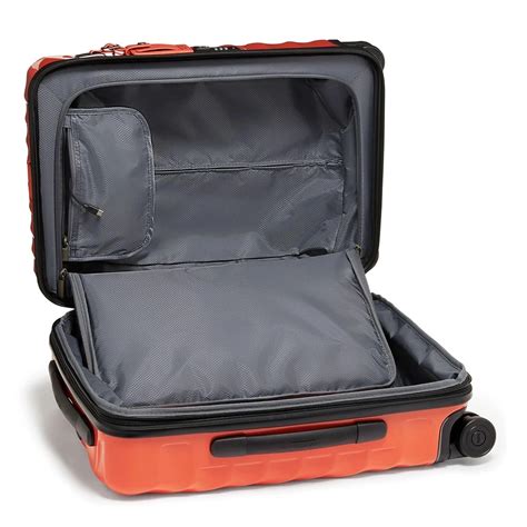 19 DEGREE INTERNATIONAL EXPANDABLE 4 WHEELED CARRY-ON || Tumi©