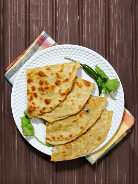 Which breakfast spikes blood sugar less: Aloo paratha, poha, or Bread ...