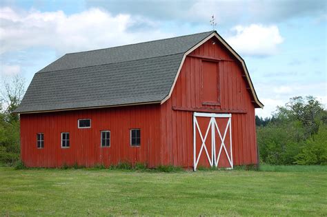 The Real Reason Barns Are Red – And It’s Not Just Tradition