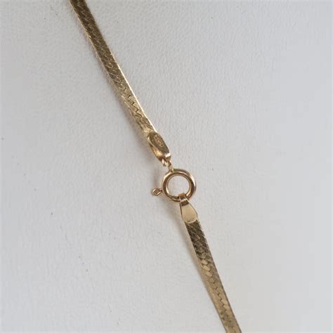 14kt Gold Herringbone Chain Necklace | Property Room