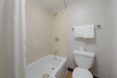 HOMETOWNE STUDIOS BY RED ROOF SAN ANTONIO - SEAWORLD/NORTHWEST. - Hotel ...