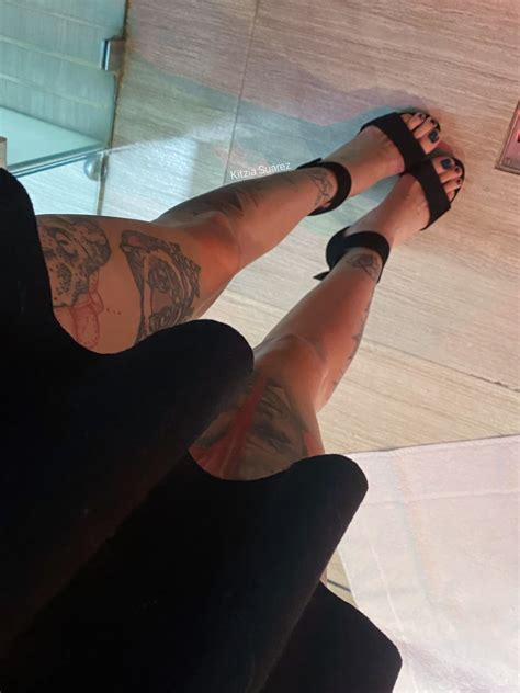 Kitzia Suarez's feet