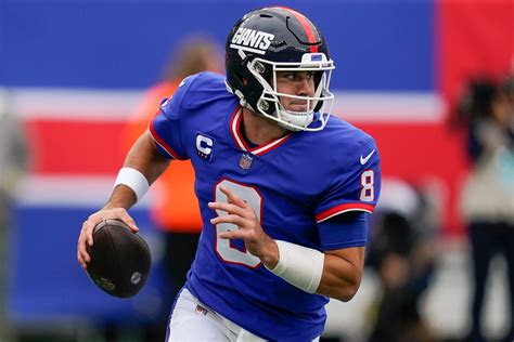 Ex-NFL star applauds Giants QB Daniel Jones' ability to make plays with limited options: "He ...
