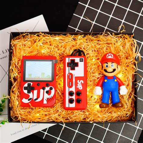 弟弟什么生日礼物最新素材