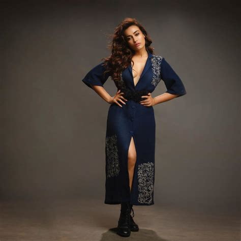 Naagin Fame Surbhi Jyoti Goes Braless in Sexy Blue Dress, Check Out ...