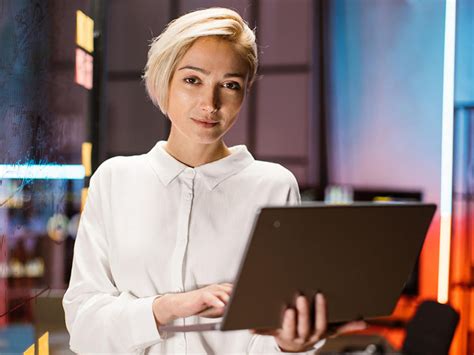 El Gobierno destina 9 M€ a impulsar el talento femenino e...