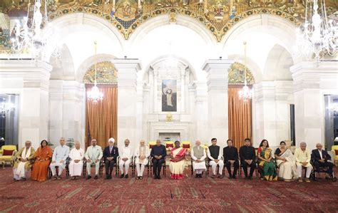 राष्ट्रपति ने पूर्व चीफ जस्टिस खेहर, नृत्यांगना शोभना समेत 68 हस्तियों ...