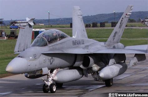 F-18 大黄蜂战斗机 - 爱空军 iAirForce