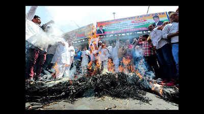 Congress: Congress workers protest against increase in fuel prices ...