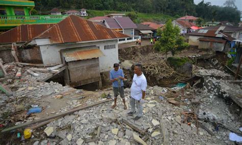 Indonesia searches for 35 still missing in deadly Sumatra floods