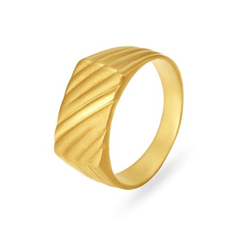 Intriguing 22 Karat Yellow Gold Ridged Pattern Finger Ring