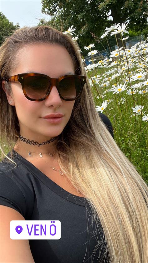 TW Pornstars - Swedish_Bella. Twitter. Oh look flowers 🌸. 9:16 PM - 17 Jun 2022