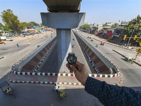 Deserted Western Espress Highway - RIP traffic jam! What roads look ...