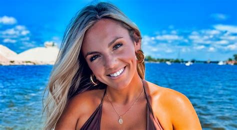 NFL Host Annie Agar Stuns In Bikini While Taking Brutal Shot At The New York Giants