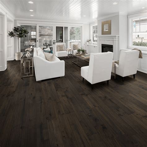 Living Rooms With Dark Hardwood Floors: How To Make The Most Of A ...