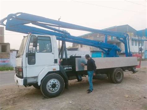 Sky Lift - Street Light Repairing Lift Manufacturer from Ghaziabad