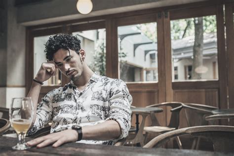 10 Warning Signs You're Dating An Alcoholic (And What You Can Do)