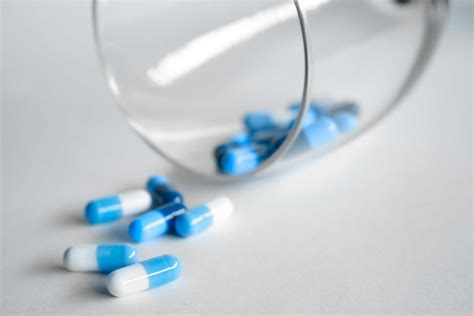 Can You Drink Alcohol on Antibiotics? Potential Risks | Everlywell