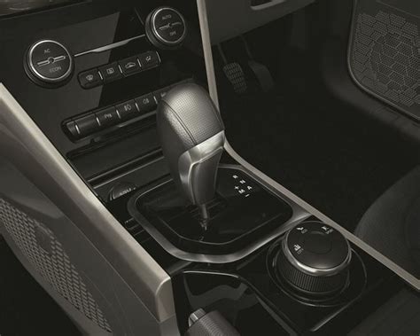 Tata Nexon AMT Price In India, Mileage, Features, Specs- Complete ...