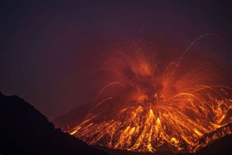 德国摄影师费十年追拍火山喷发画面_图片_新浪户外_新浪体育_新浪网