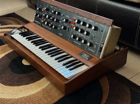 Moog Source Vs Minimoog 的图像结果