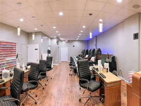 Nail Salons in Chicago for Manicures, Pedicures and Nail Art