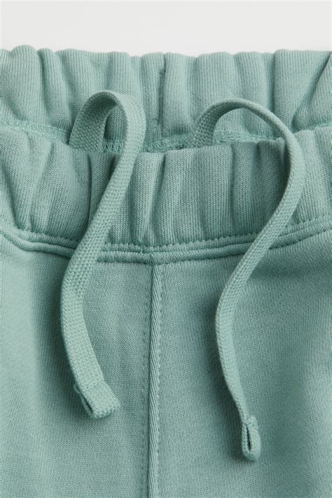 Relaxed Fit Cotton jogger shorts - Light green - Men | H&M IN