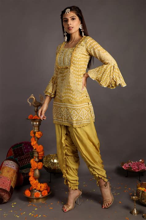 Ishnya - Fashion First Virtual Showcase 2020 by Femina and Grazia