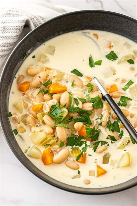 https://www.sustainablecooks.com/wp-content/uploads/2020/09/Creamy-White-Bean-Soup-5-1024x1536.jpg?utm_source=chatgpt.com