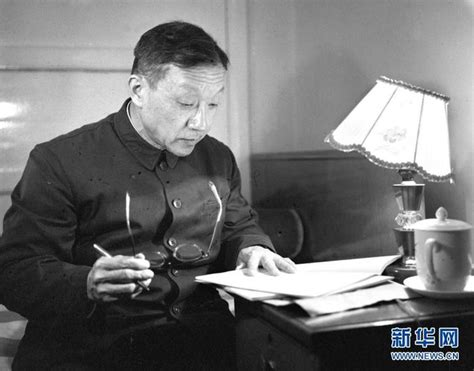 王大珩：开创新中国光学事业的“追光者”_共产党员网