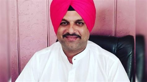 ਤਰਨਤਾਰਨ: ਸੈਲੂਨ ਵਿਚ ਕਟਿੰਗ ਕਰਵਾ ਰਹੇ ਸਰਪੰਚ ਦੀ ਗੋਲੀਆਂ ਮਾਰ ਕੇ ਹੱਤਿਆSarpanch ...
