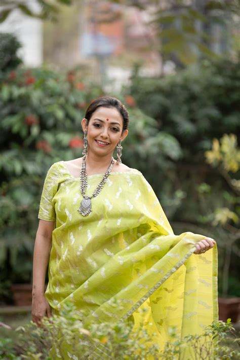 Tota Pakhi Parrot Green Kesa Paat Silk Mekhela Sador – Sereki.in