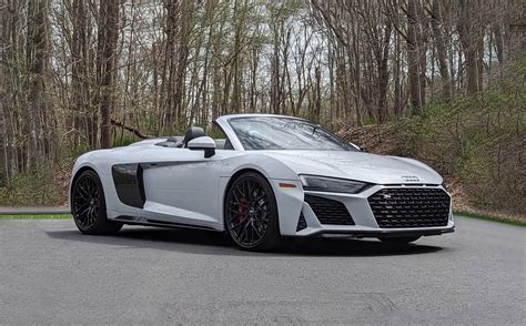 Black Audi R8 Spyder V10
