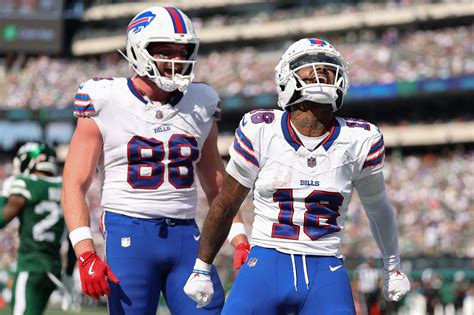 Josh Allen injury: Bills QB leaves game after taking hit to nose