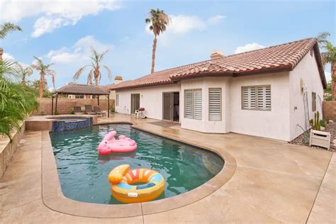 Bakers Bungalow Pool House! Quiet, family friendly - Houses for Rent in ...