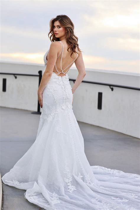 Low Back Lace Wedding Dresses