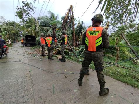 IN PHOTOS | Army aids affected Cebuanos amid Typhoon “Tino”