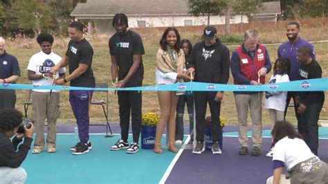Hornets refurbish basketball court at Charlotte park | wcnc.com