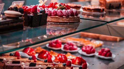 Order decadent cakes online from these shops in Mumbai