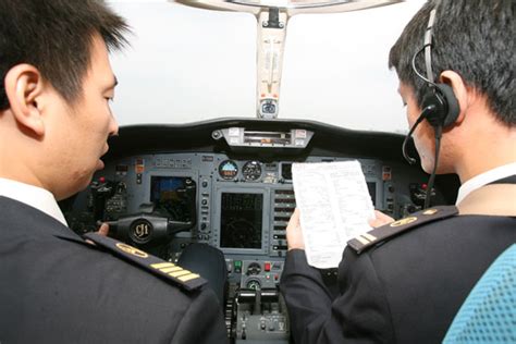 中国首批自费飞行员结业 37名学员赴南航上岗_新浪航空航天_新浪网