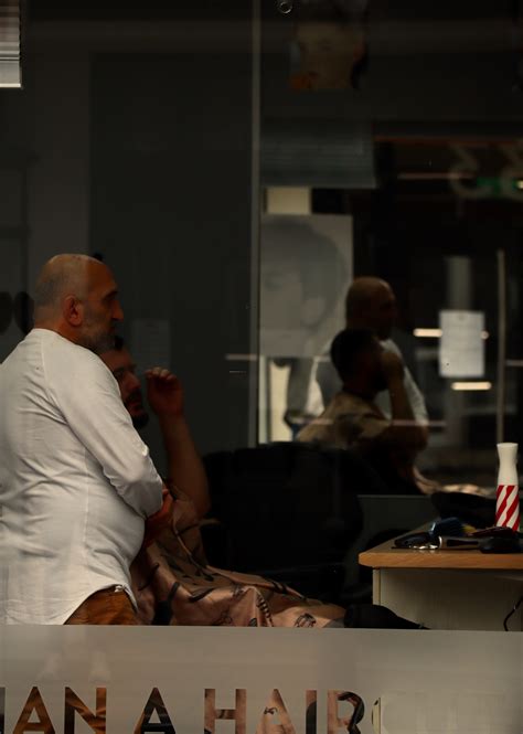 People in Town Photography 的图像结果