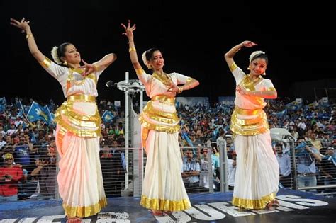 Cheerleading, a changing tradition in Indian cricket